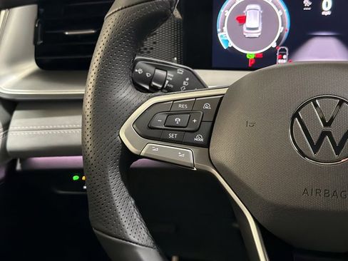 New 2026 Volkswagen Tiguan SE R-Line FWD image 30