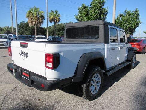 Used 2023 Jeep Gladiator Sport AWD/4WD image 7