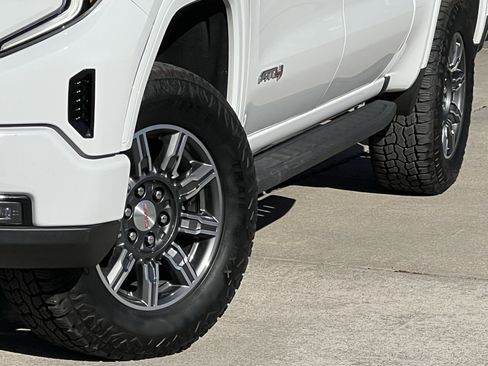 Used 2024 GMC Sierra 1500 AT4 w/ Technology Package image 8
