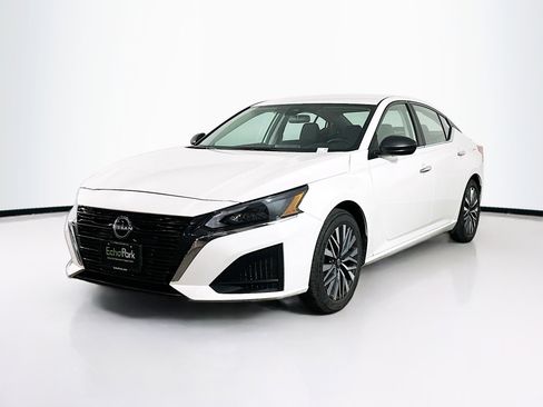 Used 2025 Nissan Altima 2.5 SV image 3