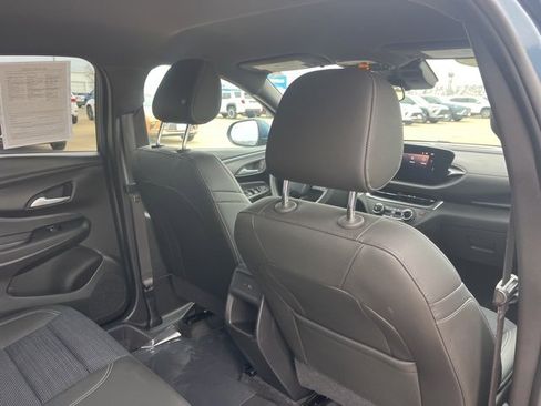 Used 2025 Buick Envista Preferred w/ Convenience II Package image 45