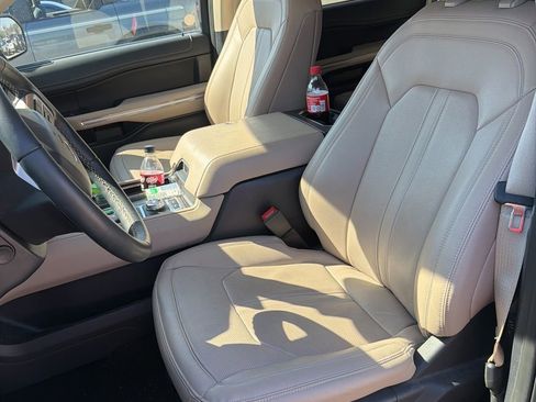 Used 2024 Ford Expedition Limited image 23