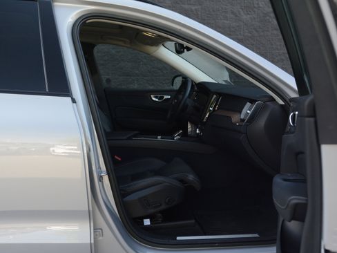 Used 2023 Volvo XC60 T8 Ultimate AWD/4WD image 25