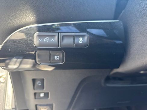 Used 2021 Toyota Prius Prime LE w/ Carpet Mat Package (TMS) FWD image 17