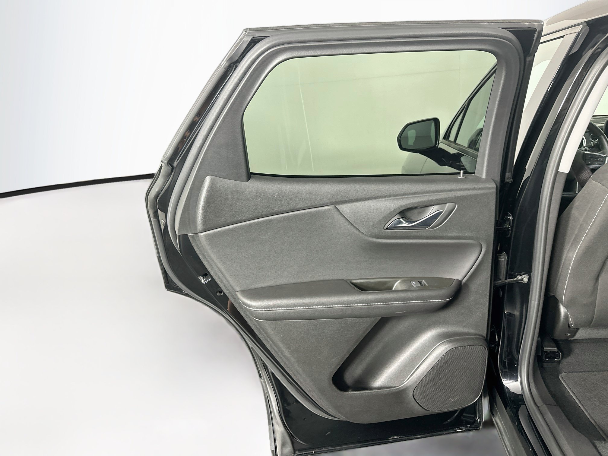 Used 2025 Chevrolet Blazer LT FWD image 25
