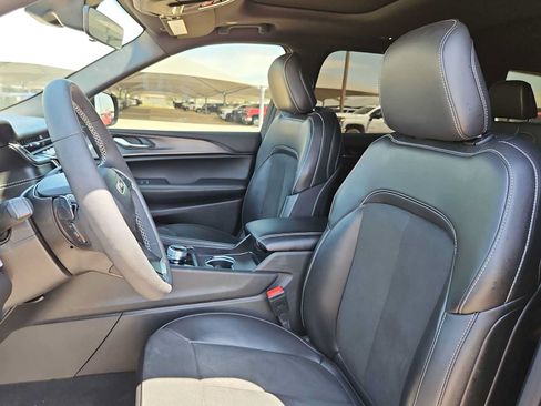 Used 2025 Jeep Grand Cherokee L Altitude AWD/4WD image 15