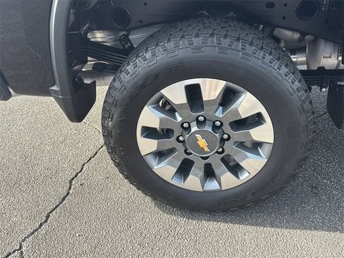 Used 2023 Chevrolet Silverado 2500 Custom w/ Custom Value Package image 18