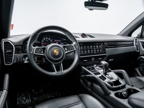Used 2023 Porsche Cayenne image 4