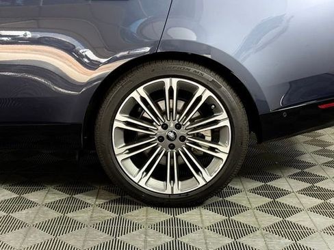New 2025 Land Rover Range Rover Long Wheelbase SE image 16