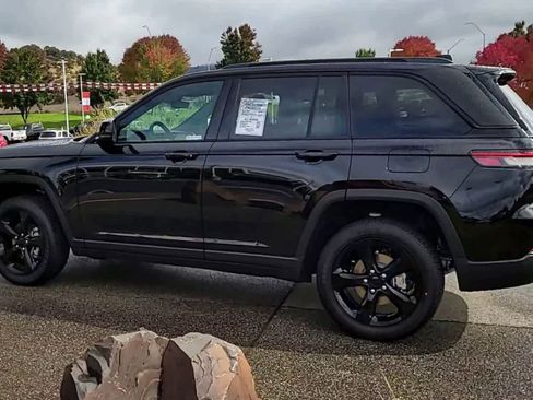 New 2025 Jeep Grand Cherokee Altitude w/ Trailer Tow Package image 5