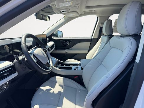 New 2026 Lincoln Aviator AWD image 12