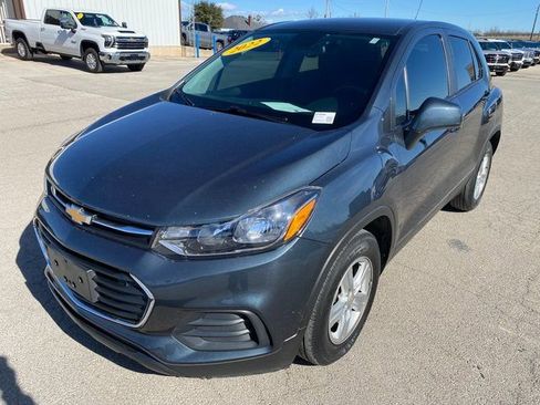 Used 2022 Chevrolet Trax LS w/ Tint and Cruise Package image 2