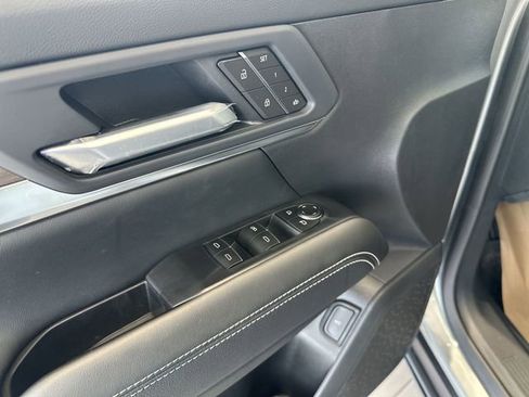 New 2026 GMC Terrain Denali w/ LPO, Black Badging Package image 17