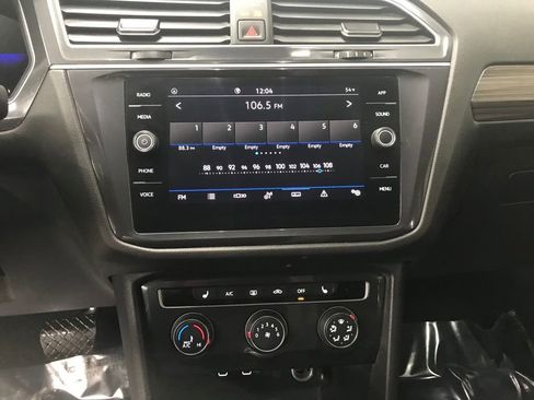 Used 2024 Volkswagen Tiguan SE image 18