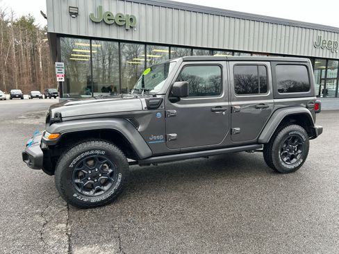 Used 2023 Jeep Wrangler Unlimited w/ Cold Weather Group image 8