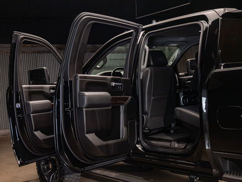 Used 2023 GMC Sierra 3500 SLT w/ SLT Premium Package AWD/4WD image 30