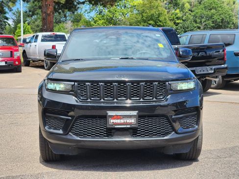 Used 2025 Jeep Grand Cherokee Altitude AWD/4WD image 5