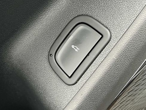 New 2026 GMC Acadia AT4 w/ Luxury Package image 18