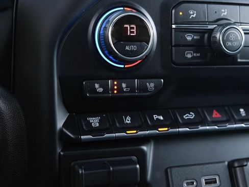 Used 2020 Chevrolet Silverado 2500 LTZ w/ LTZ Premium Package image 39