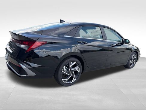 New 2026 Hyundai Elantra Limited FWD image 7
