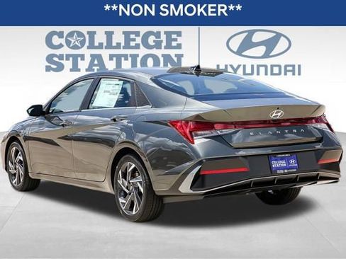Used 2024 Hyundai Elantra SEL w/ Convenience Package image 6