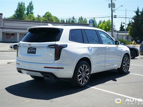Used 2024 Cadillac XT6 Sport w/ Technology Package AWD/4WD image 4