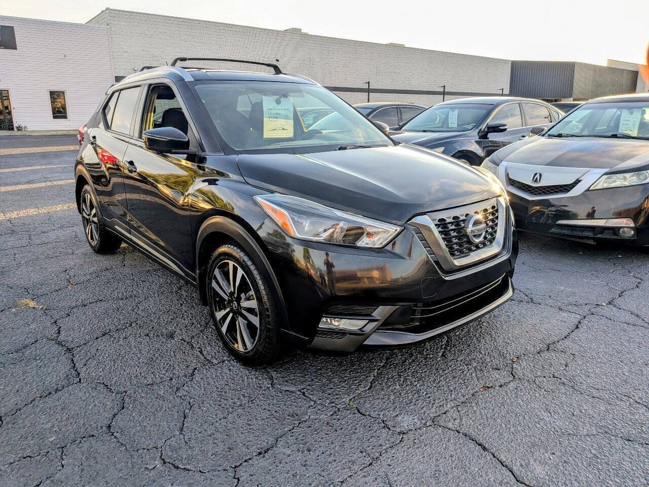 Used 2018 Nissan Kicks SR w/ Exterior Electronics Package FWD image 10