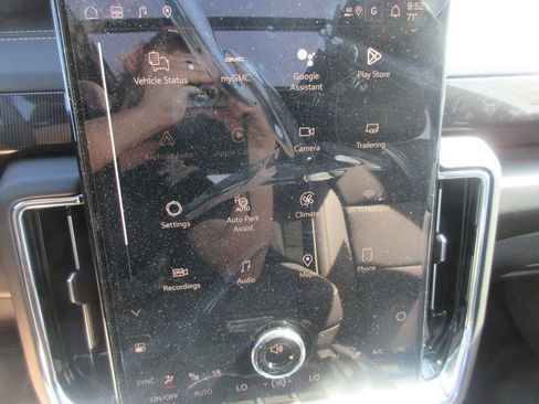New 2026 GMC Yukon Elevation w/ Elevation Premium Package AWD/4WD image 19