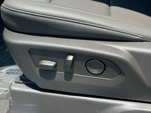 New 2025 GMC Sierra 2500 SLT w/ SLT Convenience Package image 21