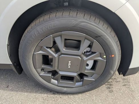 New 2026 Kia Carnival EX FWD image 11