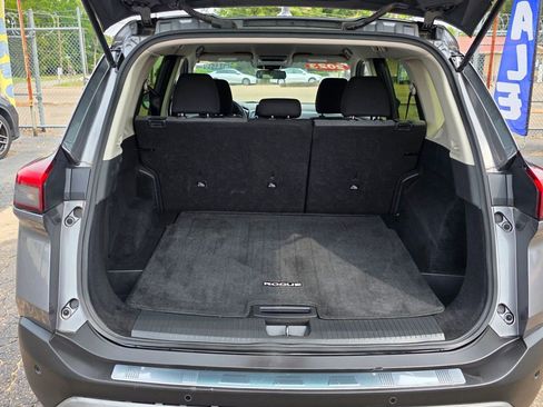 Used 2023 Nissan Rogue SV image 11
