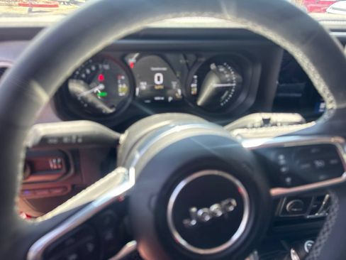 Used 2025 Jeep Wrangler Unlimited Sahara w/ Safety Group AWD/4WD image 10