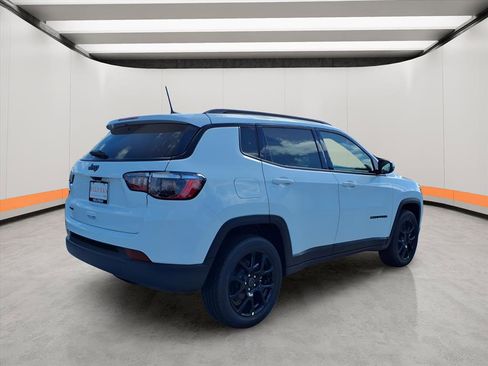 New 2026 Jeep Compass Latitude image 6