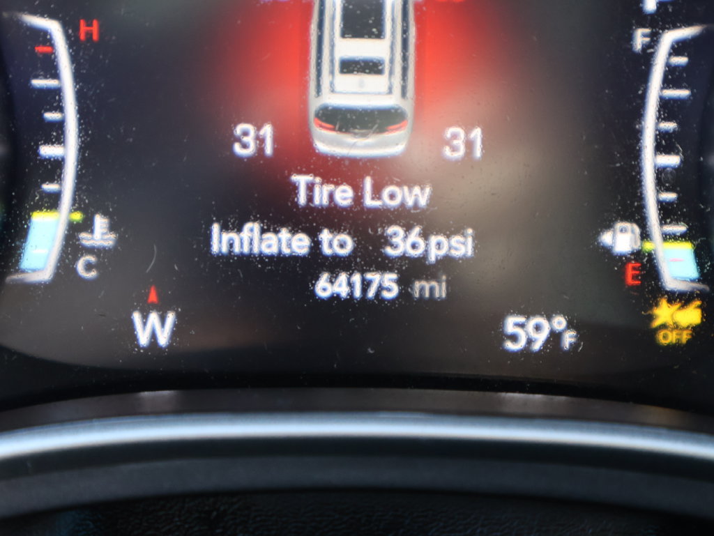 Used 2023 Chrysler Pacifica Touring-L FWD image 33