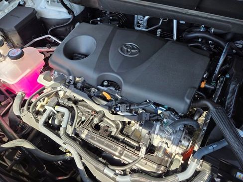 Certified 2025 Toyota Highlander XLE image 19