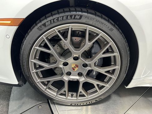 Used 2025 Porsche 911 Carrera RWD image 11