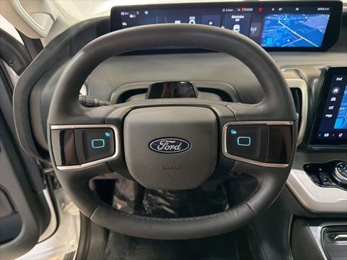 Used 2025 Ford Expedition Active image 12