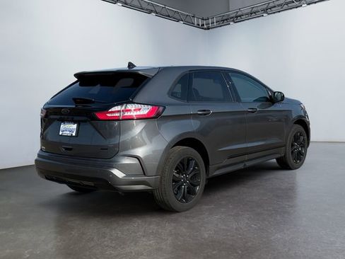 Used 2023 Ford Edge SE w/ Black Appearance Package image 5
