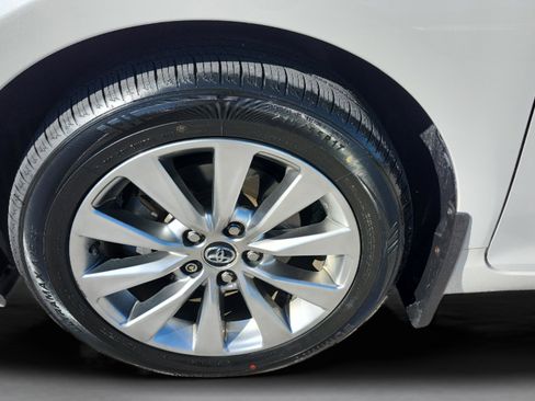 Used 2015 Toyota Camry XLE image 40