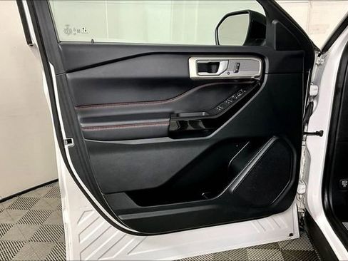 Used 2023 Ford Explorer ST-Line image 23
