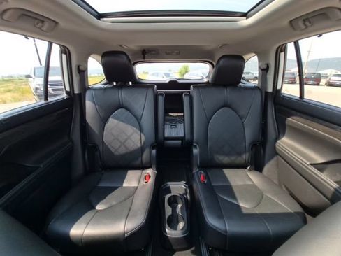 Used 2020 Toyota Highlander Platinum AWD/4WD image 23