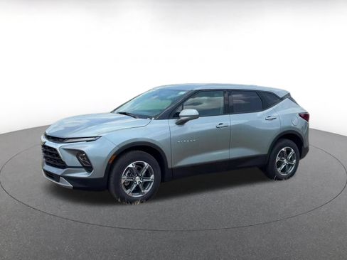 Used 2026 Chevrolet Blazer LT FWD image 6