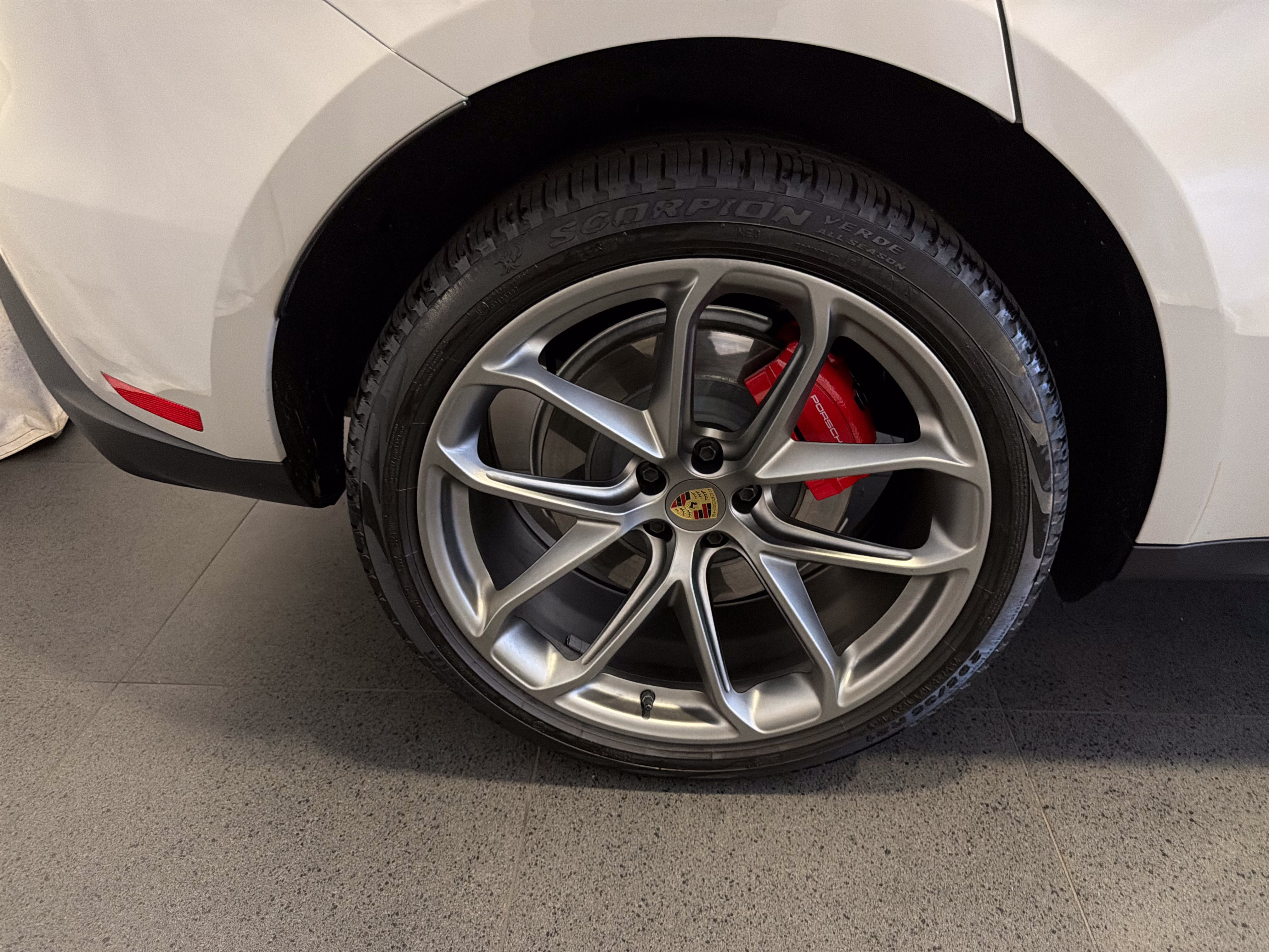Certified 2024 Porsche Macan GTS AWD/4WD image 12