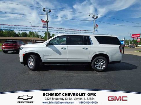 Used 2024 Chevrolet Suburban Premier AWD/4WD image 8