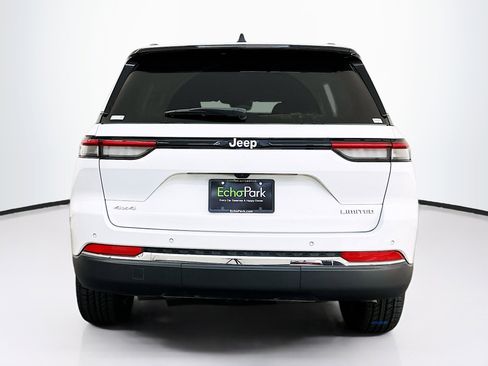 Used 2024 Jeep Grand Cherokee Limited image 7