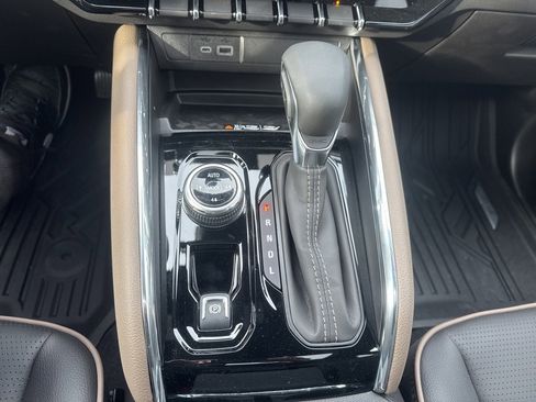 New 2025 GMC Canyon Denali image 17