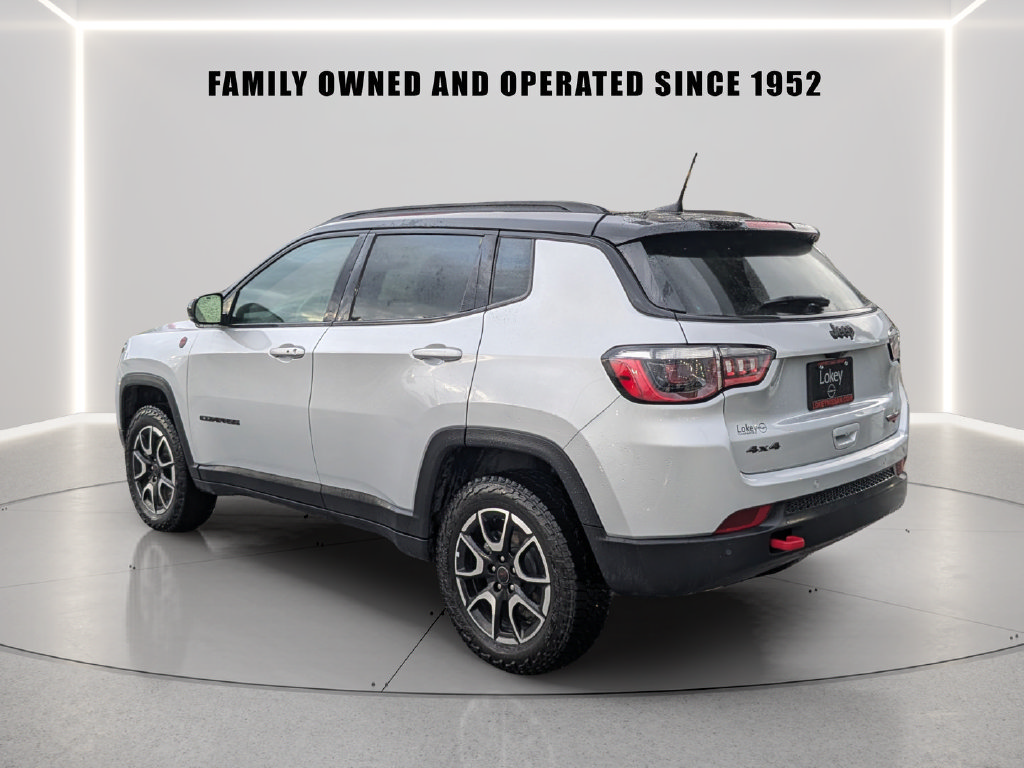 Used 2026 Jeep Compass Trailhawk AWD/4WD image 4