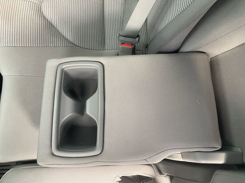 Used 2023 Toyota Highlander LE image 29