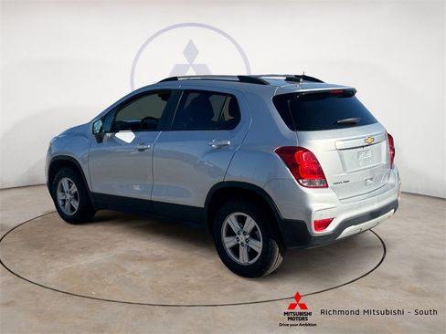 Used 2022 Chevrolet Trax LT w/ Driver Confidence Package image 5
