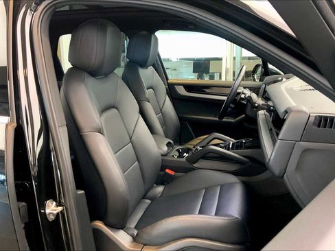 Used 2024 Porsche Cayenne image 24